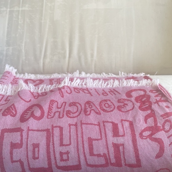 Coach Poppy Scarf - Picture 4 of 4